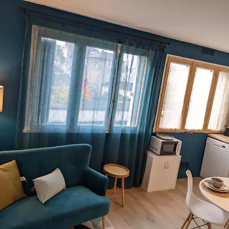Apartment Cosy Iris 3ch - Stationnement Gratuit - Lumineux