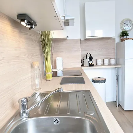 Cosy Corinne - T4 *