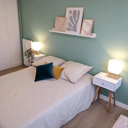 Cosy Iris 3ch - Stationnement Gratuit - Lumineux Apartment